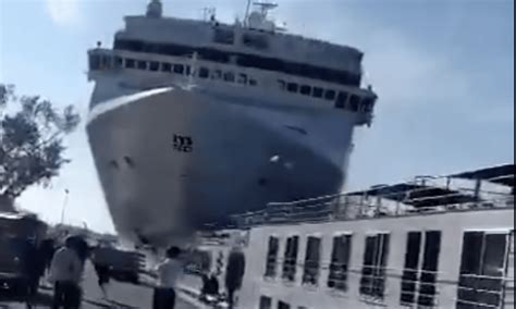 cruise ship crashing into dock